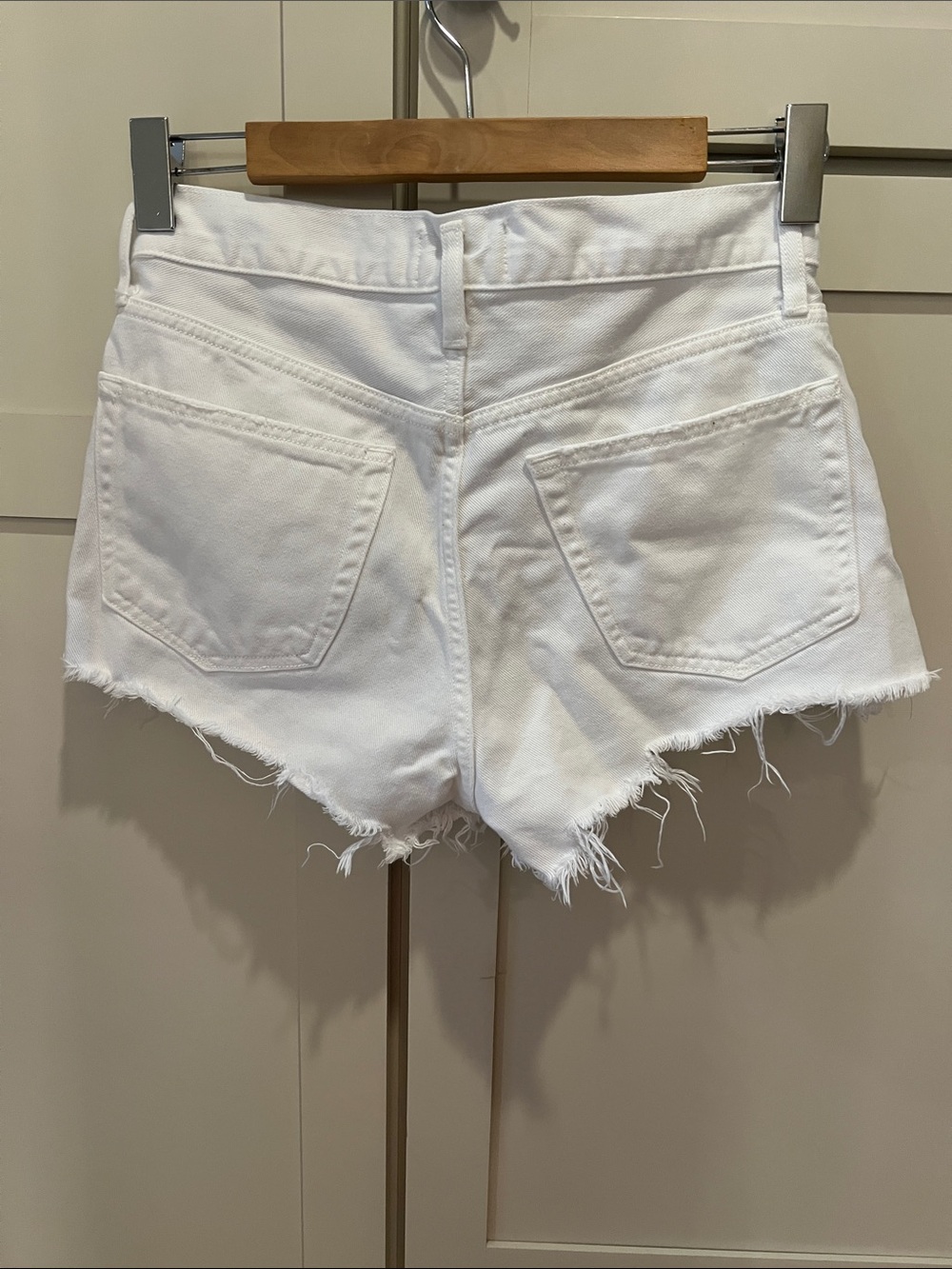 AGOLDE PARKER VINTAGE CUT OFF SHORT IN MARSHMALLOW SIZE 25 - Picture 2 of 6
